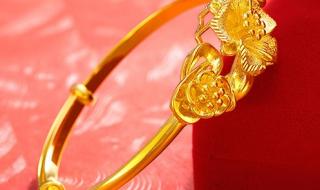 周大福扭结戒指戴哪个手指好看 周大福黄金戒指图片