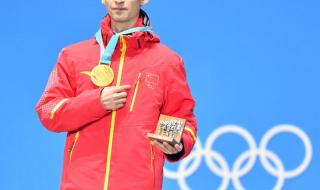 女子短道速滑队员 短道速滑姑娘们领奖